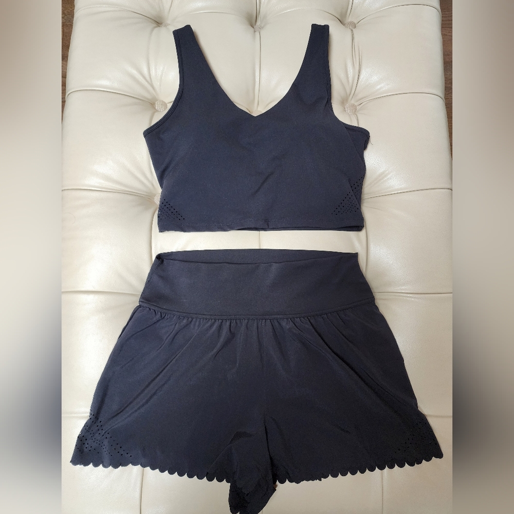 Yogalicious Black Women's Shorts XL and Top L Set